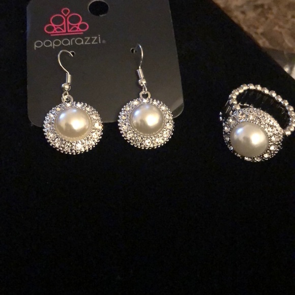 paparazzi Jewelry - Vow to Wow White Ring with Matching Earrings